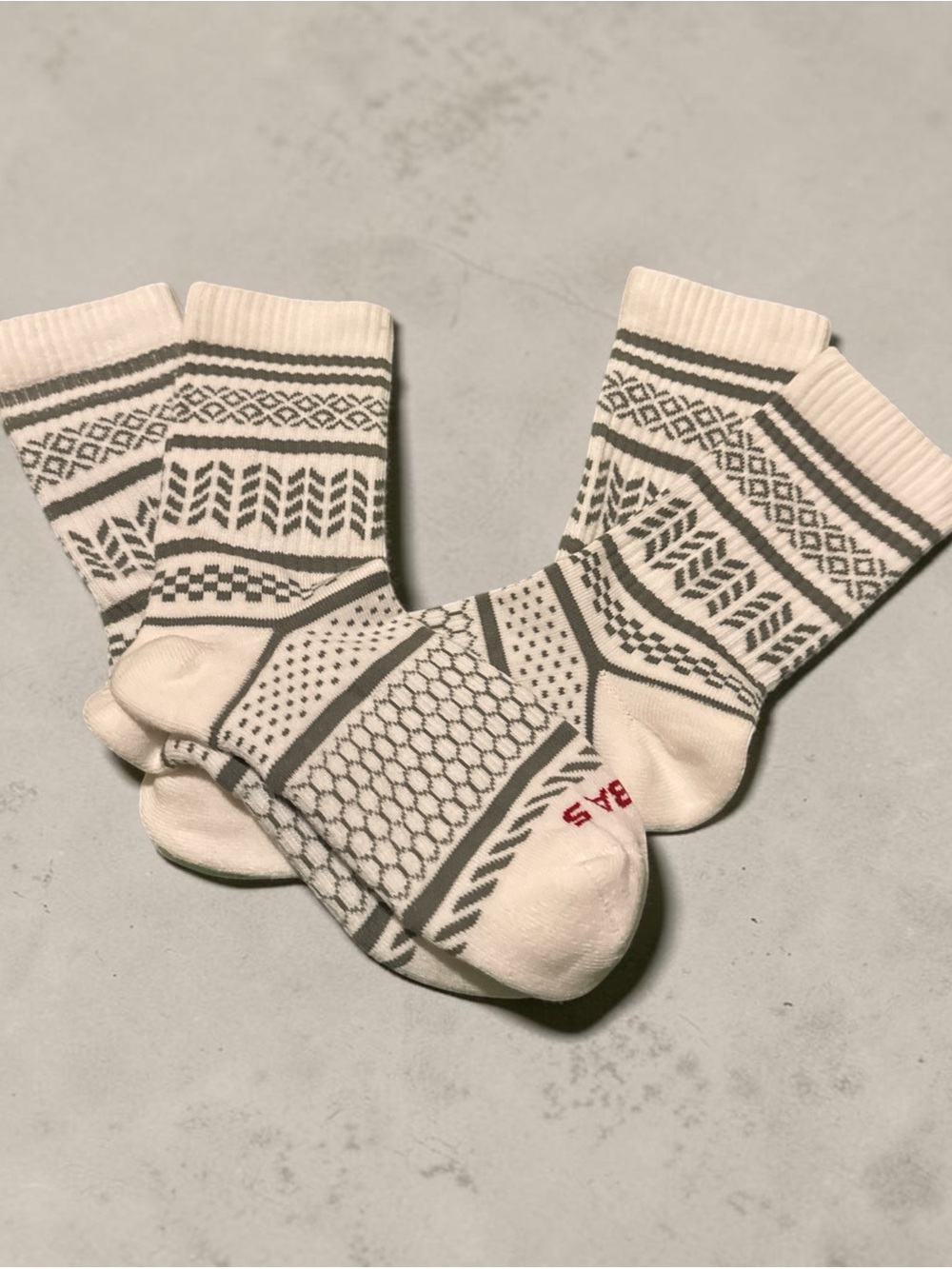NWOT 2 Pair Bombas Unisex Patterned Crew Socks - White and Gray SZ M